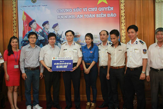 Đoàn Thanh niên - Hội sinh viên Trường ĐHSP Hà Nội thăm và tặng quà Cảnh sát biển và Kiểm ngư Việt Nam