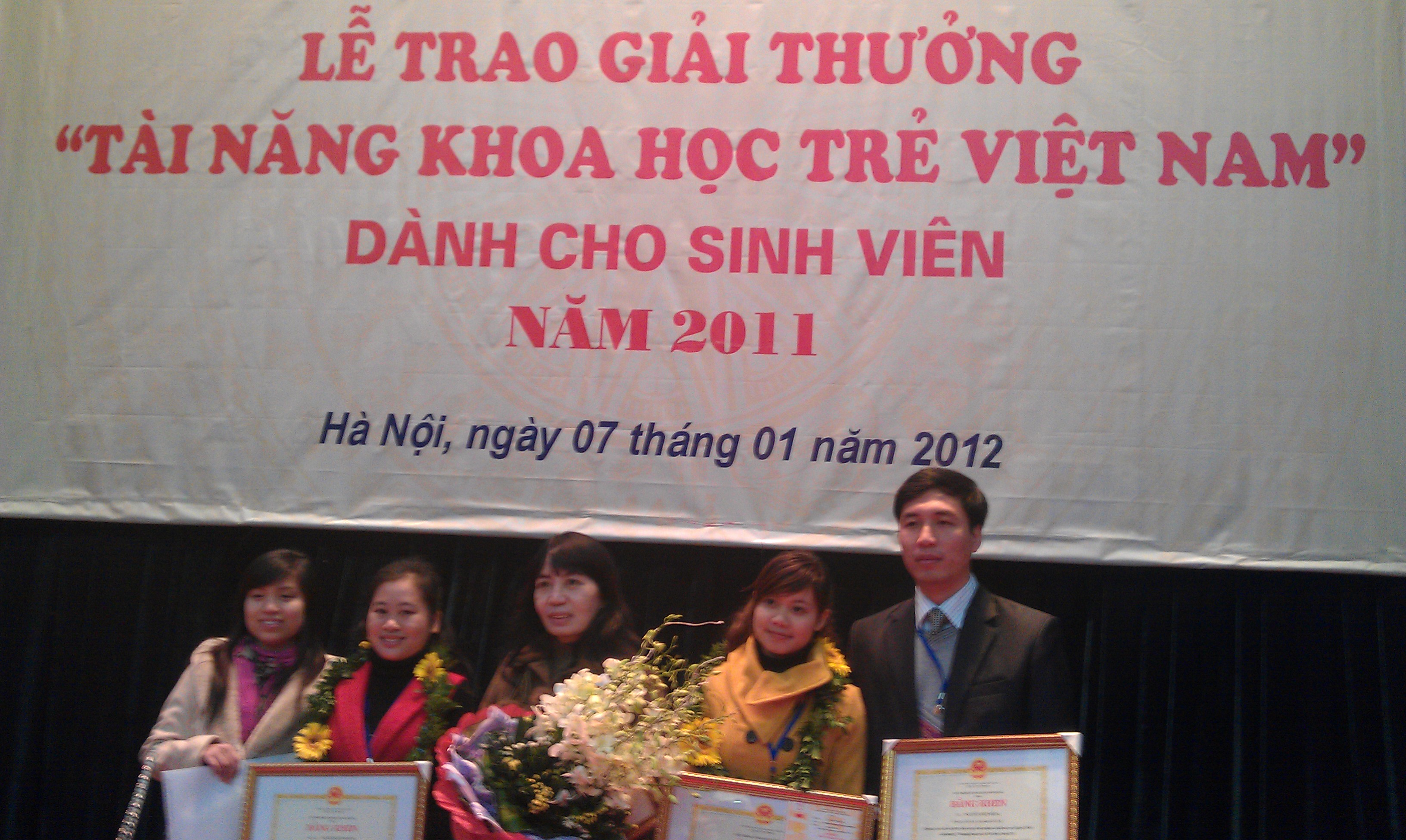 Sinh viên Trường ĐHSP Hà Nội đạt Giải Nhất Giải thưởng “Tài năng khoa học trẻ Việt Nam năm 2011